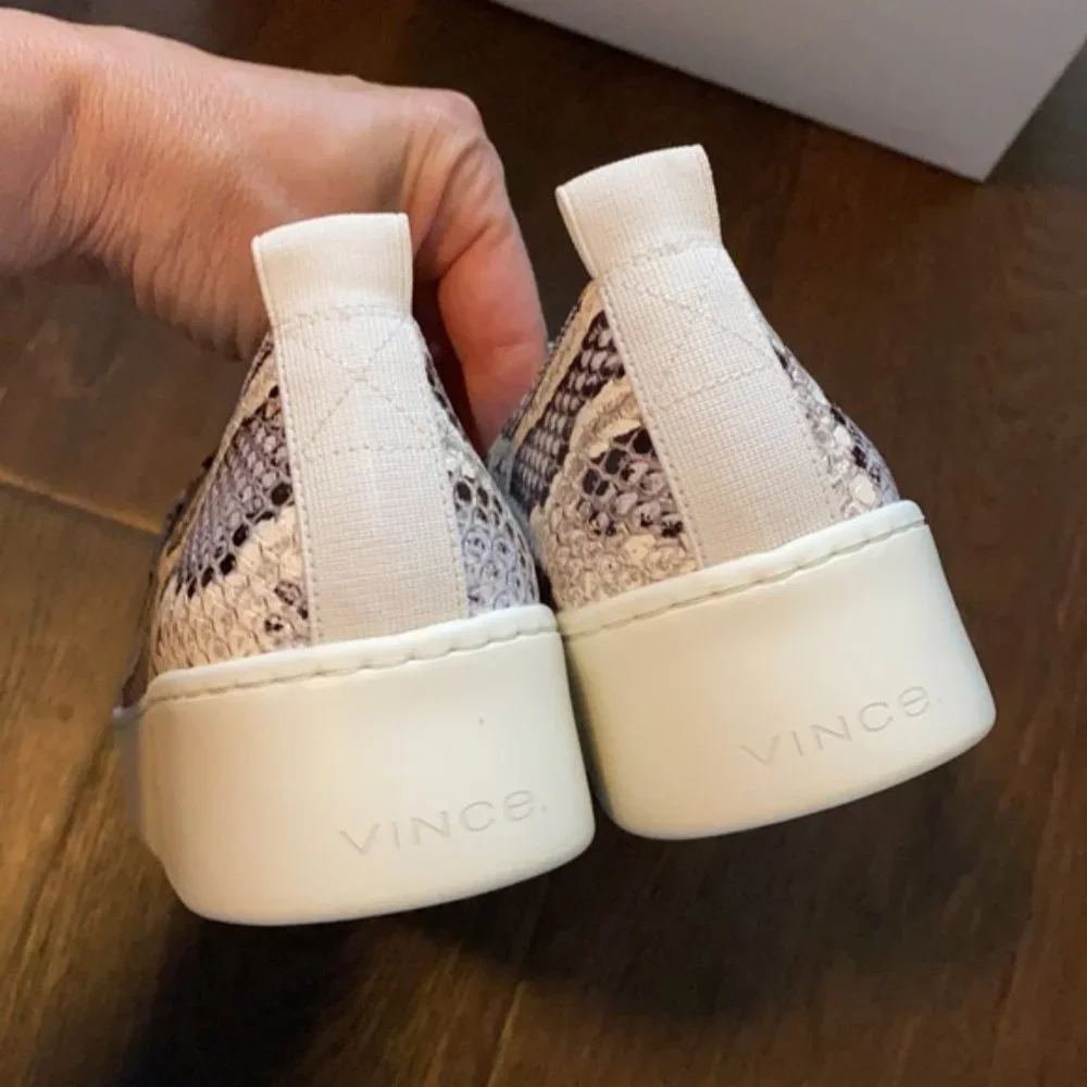 NIB ~ VINCE SAXON 2 BLUE SNAKE SLIP ON SNEAKER sz 9.5